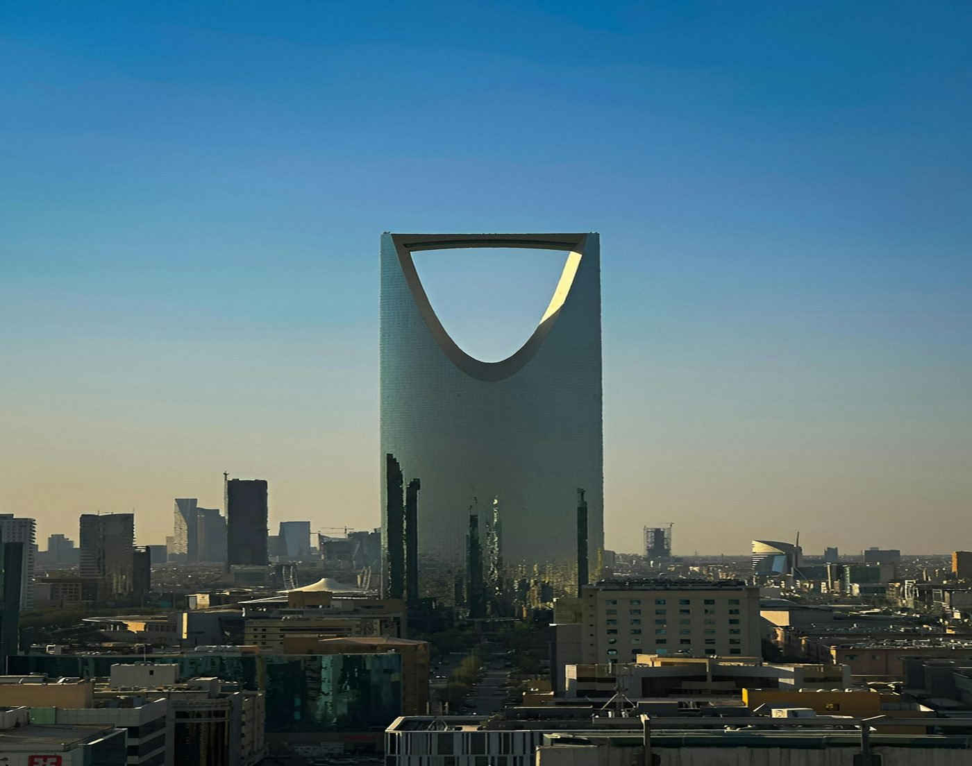 Riyad, il Kingdom Centre e la città